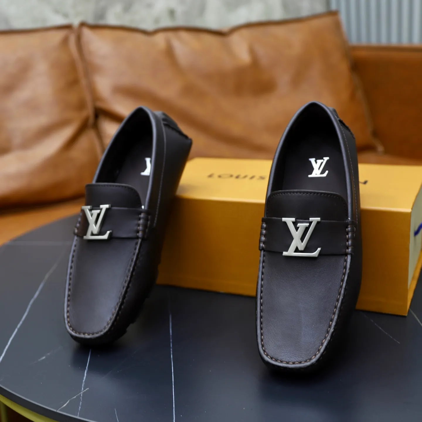 Ex-factory price: 480💰【LV】Louis Vuitton ⚠️High-end men’s driving and pedal series ⚠️38-44 (customized for 45) ⚠️All original cowhide leather! Thick and soft! Made entirely of calfskin lining! Rubber sheet anti-slip beanie sole! Three-dimensional package technology! Fashionable and classic! Handicrafts! Original high quality! Feel free to compare!